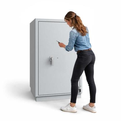 Öffnung eines Datensicherungstresors mit Schlüssel