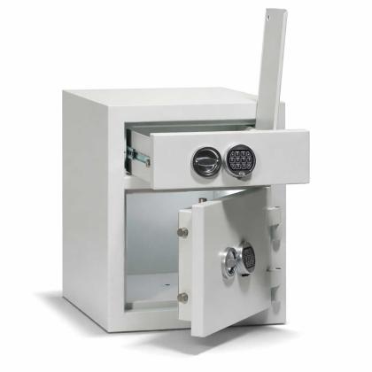 Einwurftresor geöffnet