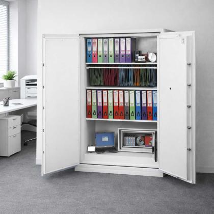 Feuerfester Tresor mit Dokumenten und Datenträgern