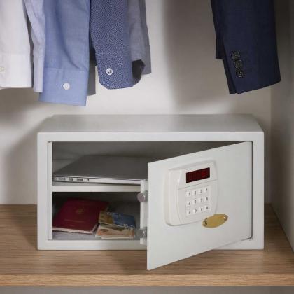 Geöffneter Hoteltresore eingebaut