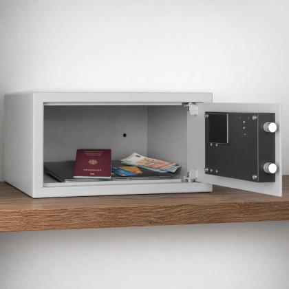 Hotelsafe mit Laptop