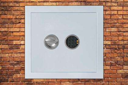 Einbau eines Wandtresors